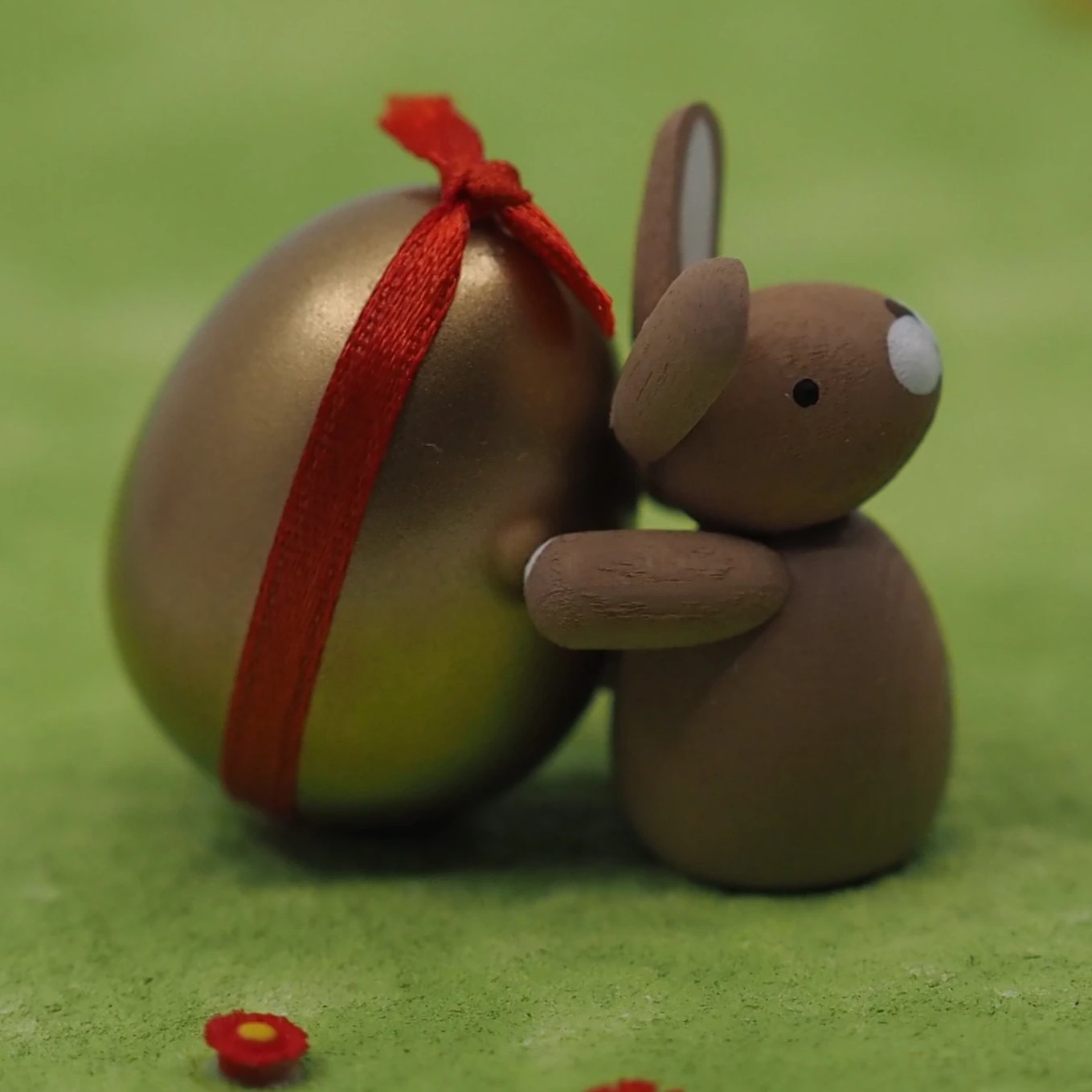 Premium Easter Bunny - Easter Bunny with Golden Egg